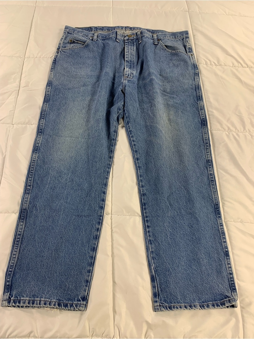 Pre loved WRANGLER jeans mens size 46x30
